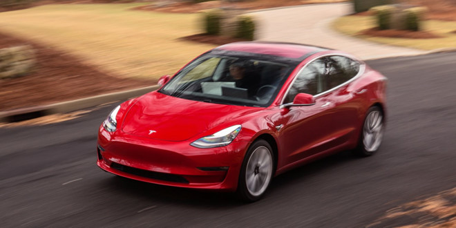 Nhận gần 1 triệu USD khi hack thành công Tesla Model 3
