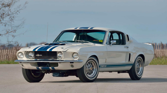 Một chiếc Shelby GT500 Super Snake đời 1967 của Mustang vừa được bán đấu giá 2,2 triệu USD, gấp đôi giá dự kiến ban đầu.